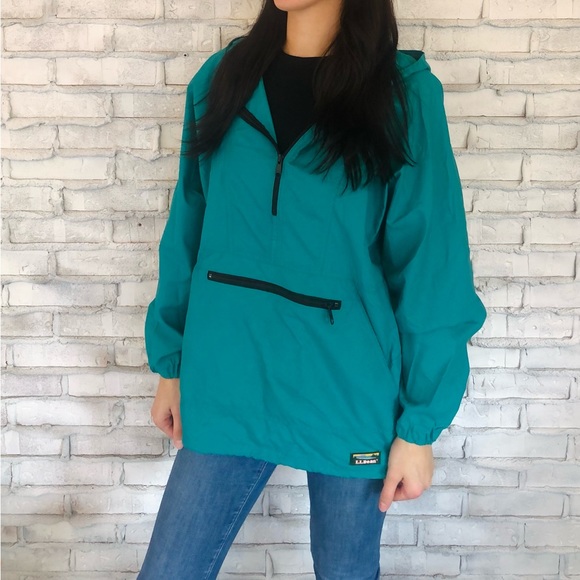 Windbreaker coat with kangaroo pocket. - Picture 2 of 2